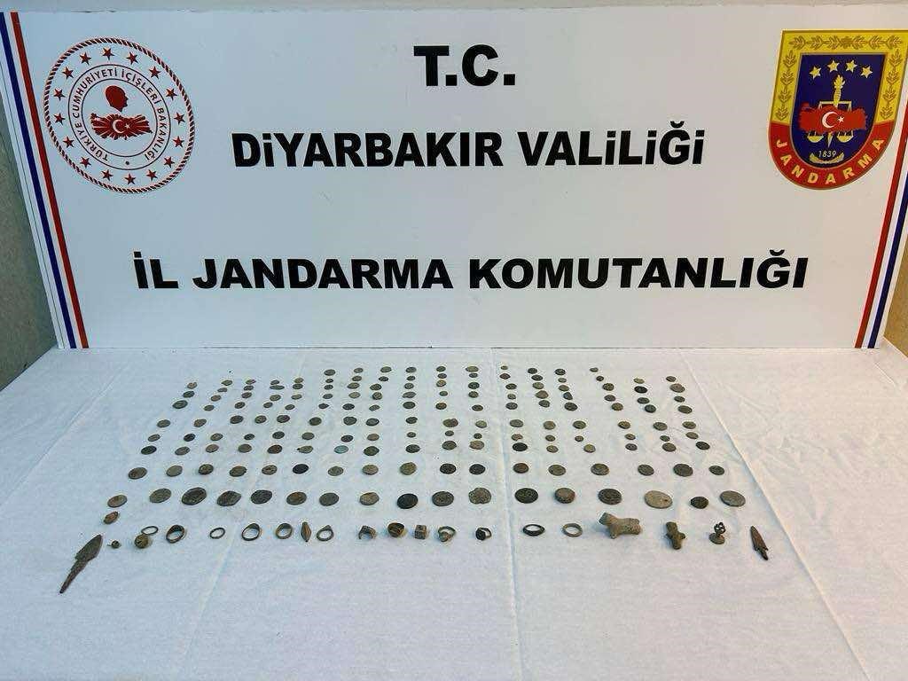 Diyarbakır'da tarihi eser kaçakçılarına geçit verilmiyor!