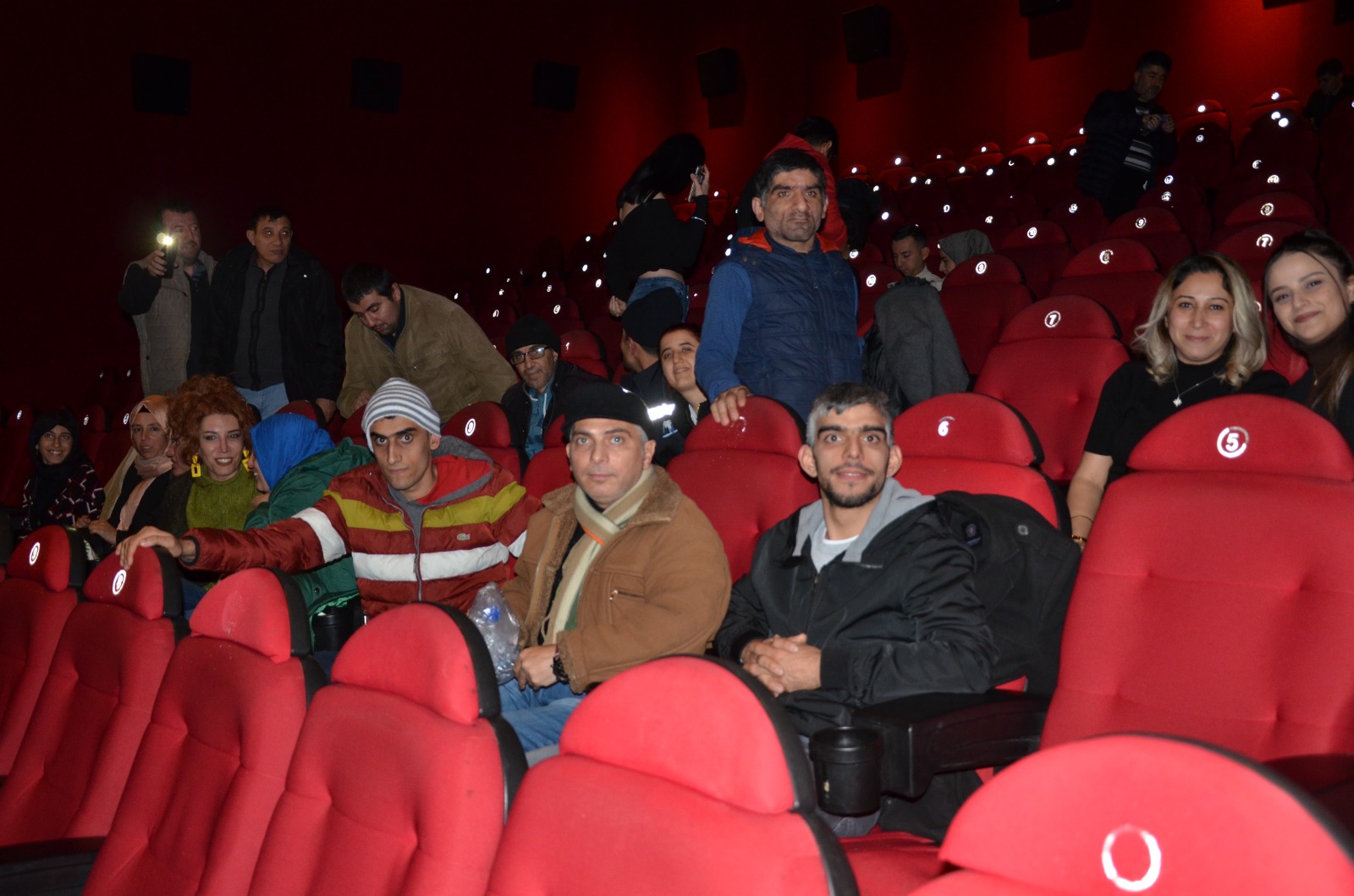 Diyarbakır'da engelli vatandaşlara sinema keyfi