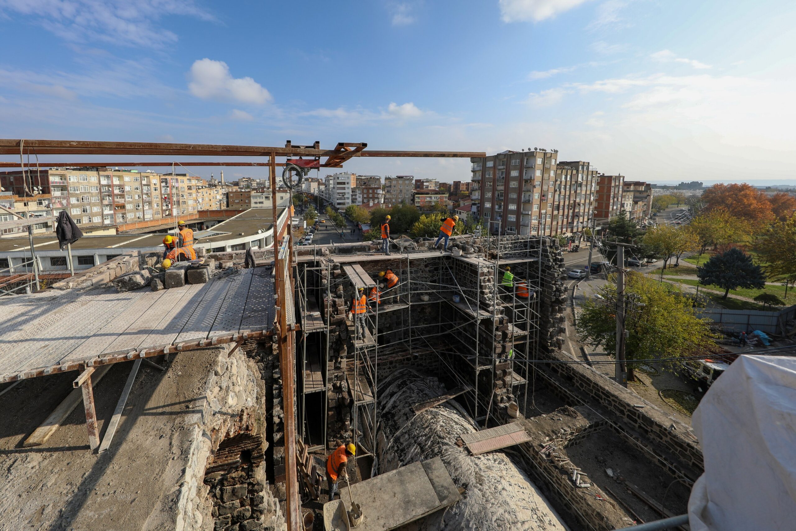 Diyarbakır’da tarihi surlarda 70 burç restore edildi