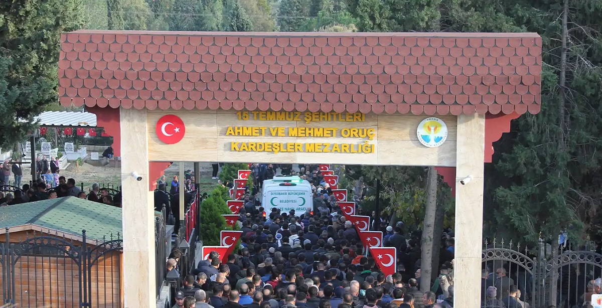 Diyarbakır'daki trafik kazasında vefat edenler Adana'da defnedildi