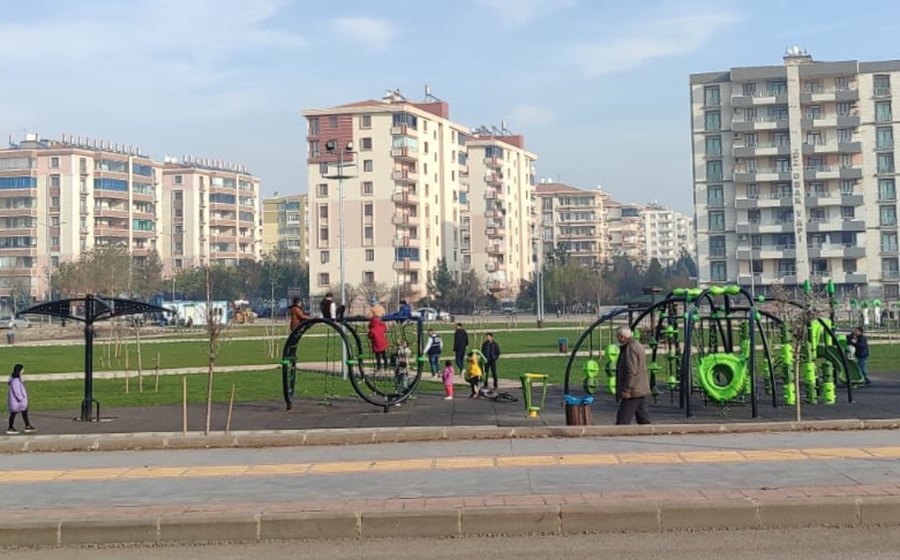 Diyarbakır da çocuklar oraya akın etti