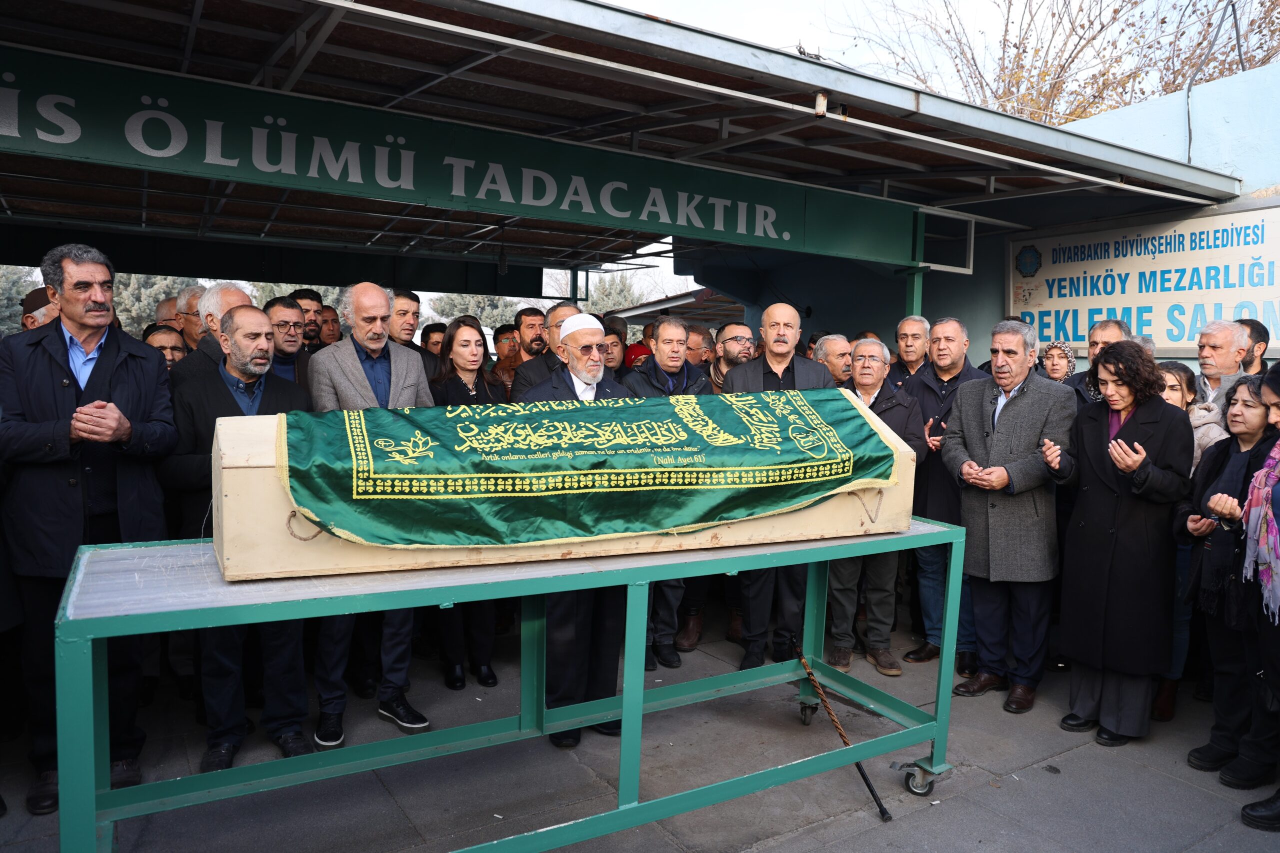 Selahattin Demirtaş’ın babası son yolculuğuna uğurlandı