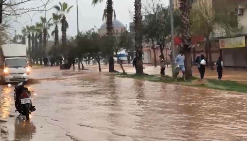 Yoğun yağış nedeniyle Urfa'da eğitime bir gün ara