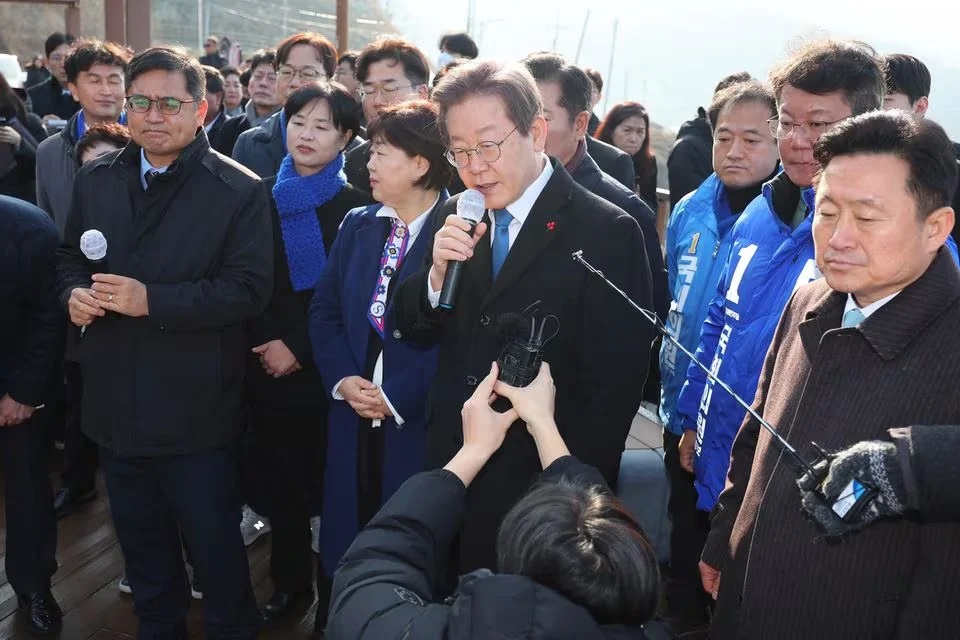 Güney Kore’de muhalefet lideri Lee Jae-myung boynundan bıçaklandı