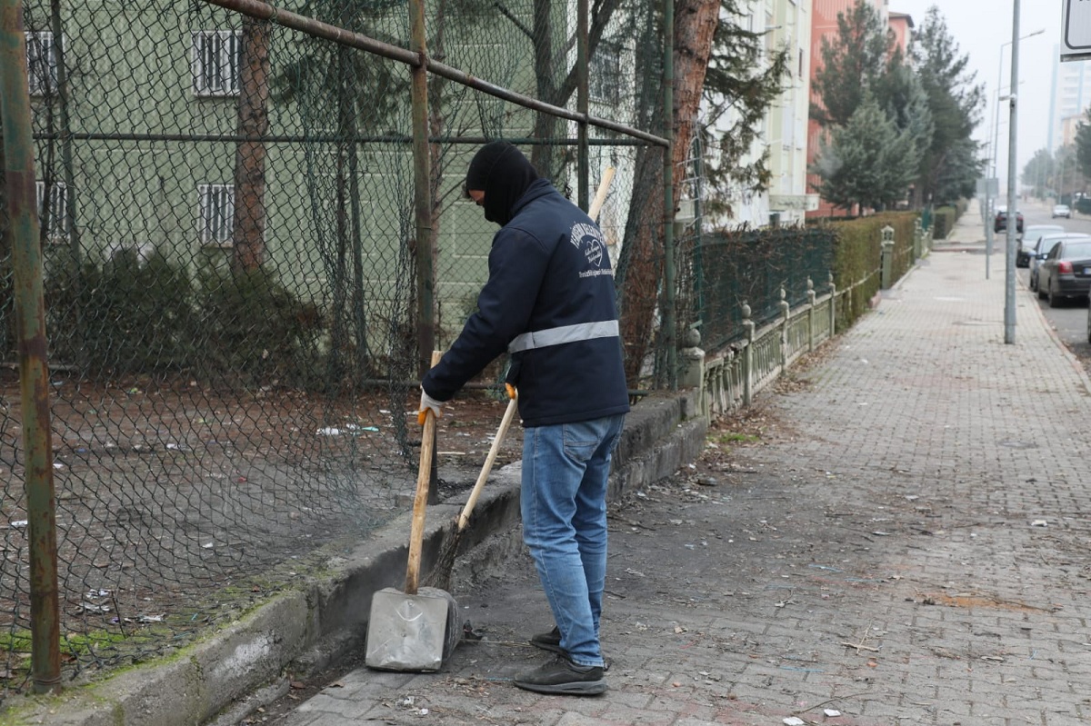 Yenişehir'de temizlik çalışmaları sürüyor