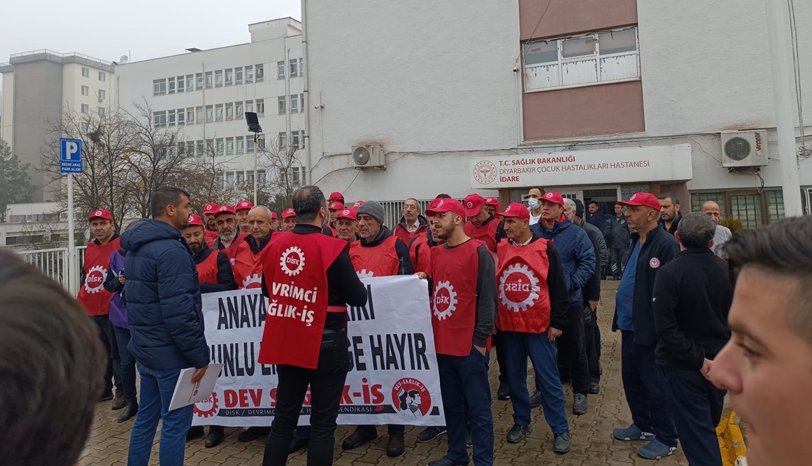 Sağlık emekçileri Diyarbakır'da zorunlu emekliliğe hayır dedi!