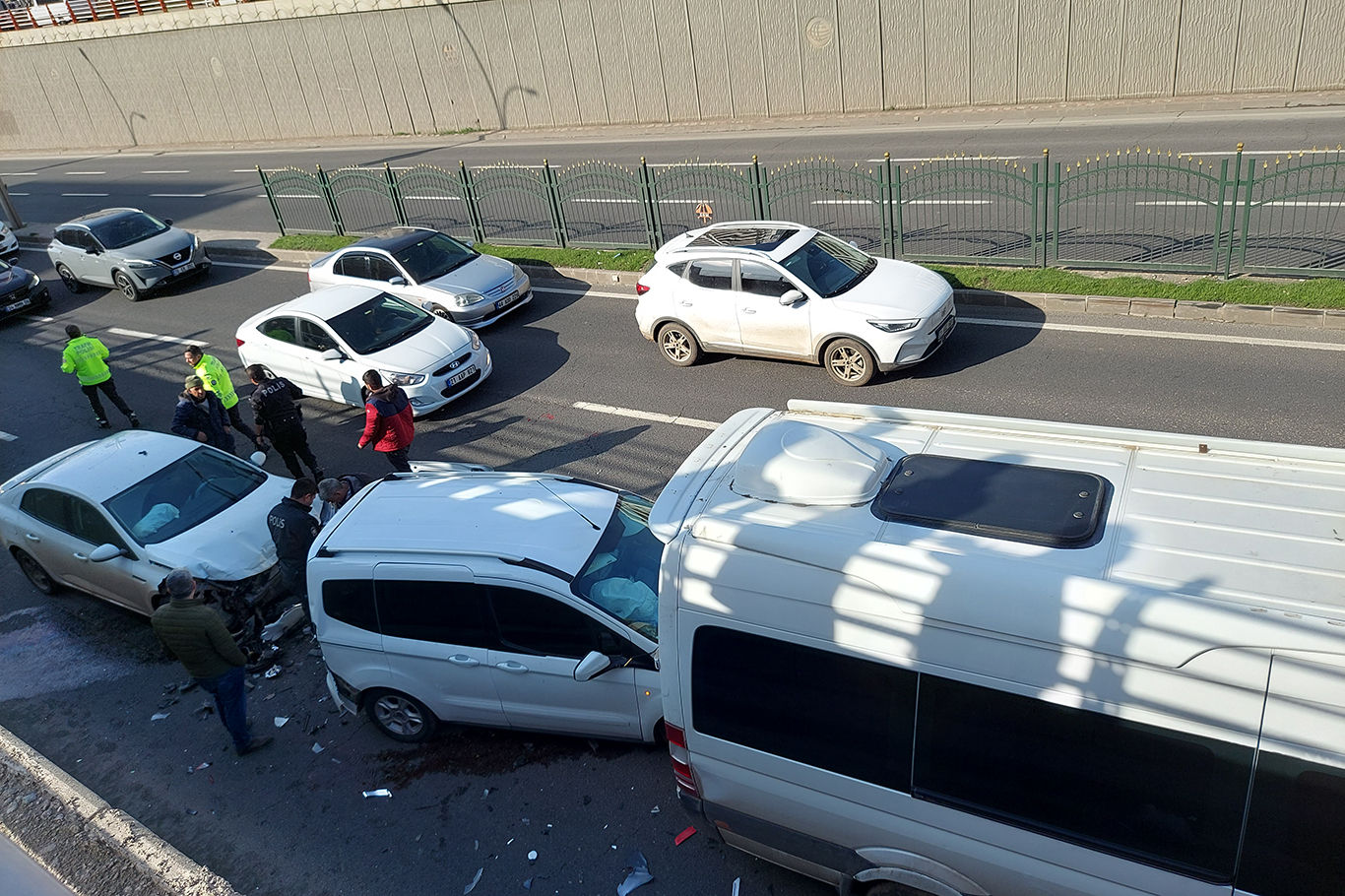 Diyarbakır'da 3 aracın karıştığı zincirleme kaza