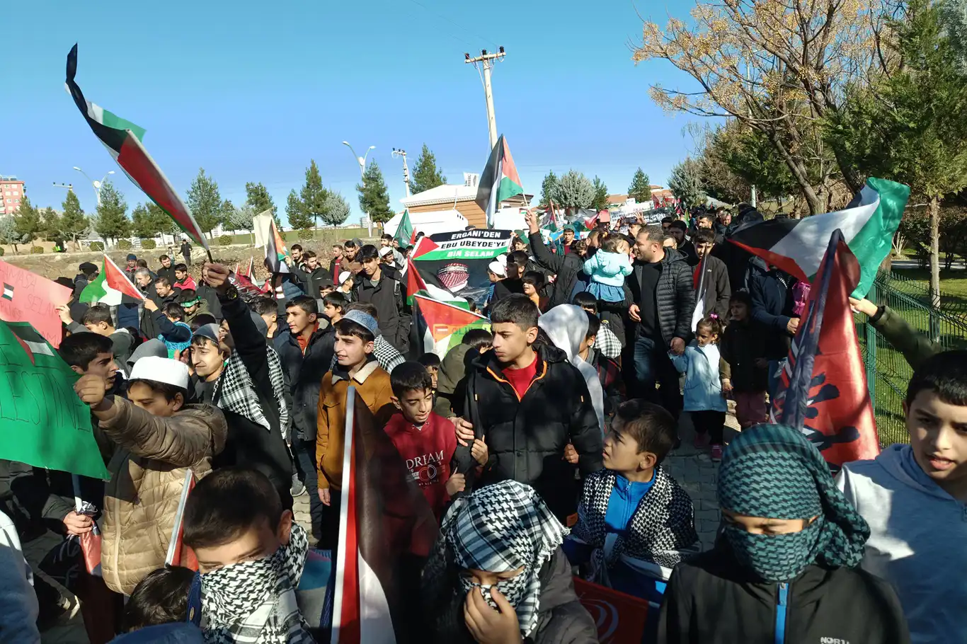 Diyarbakır'da çocuklar Gazze için yürüdü