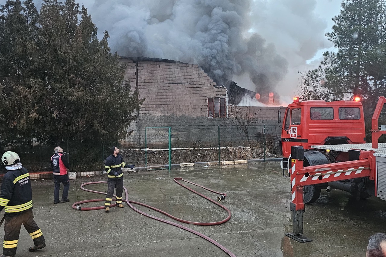 Diyarbakır’da depo yangını