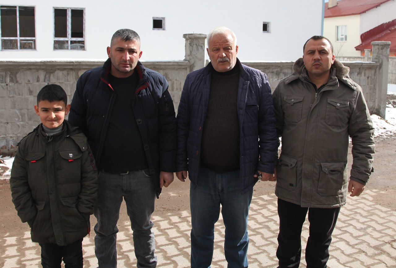 Mahalleliden başıboş sokak köpekleri tepkisi!