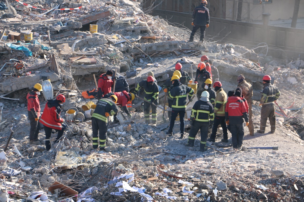 Diyarbakır’da 100 kişiye mezar olan apartman davasında 3 tutuklama