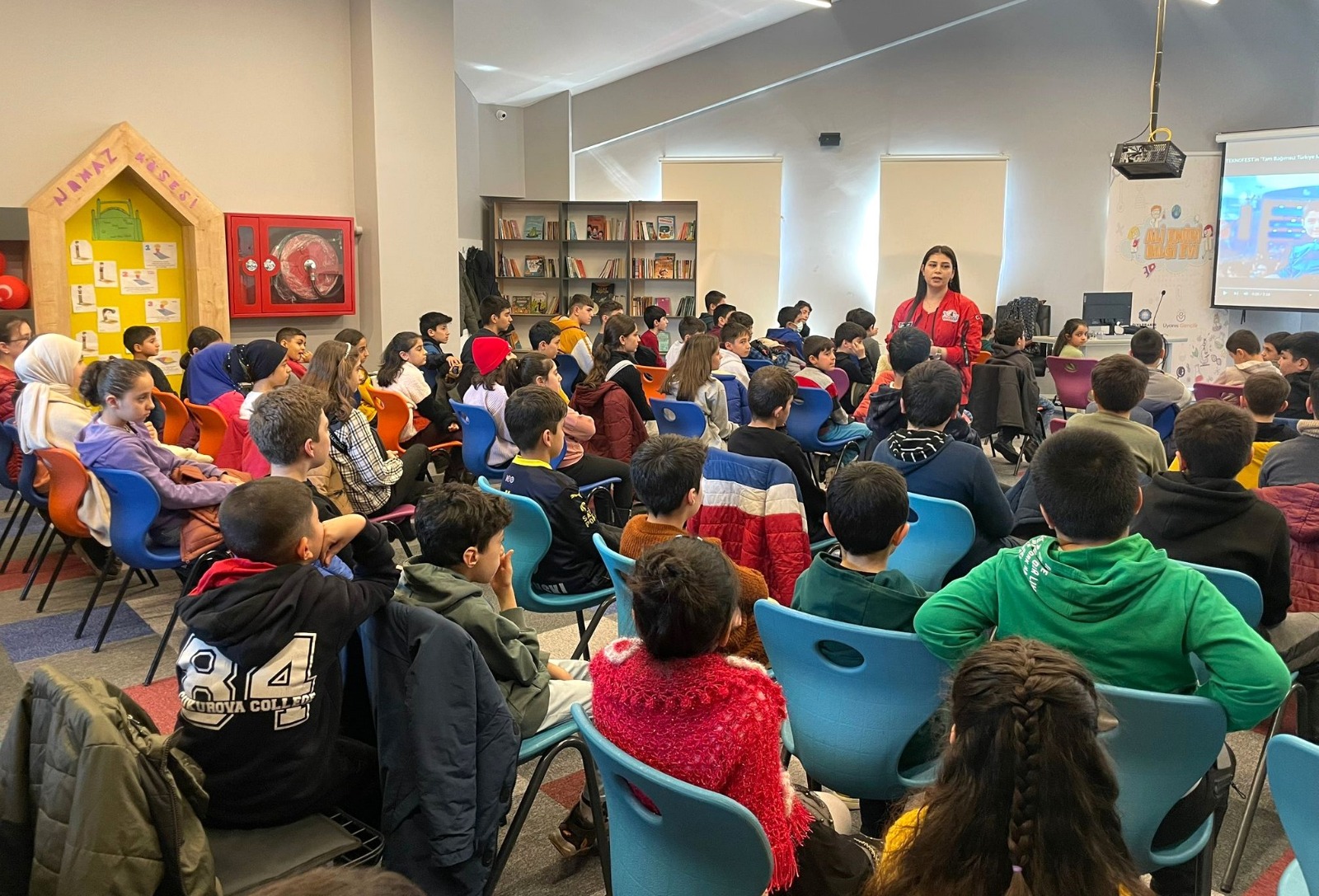 Diyarbakır'da öğrencilere uzay bilimleri semineri verildi