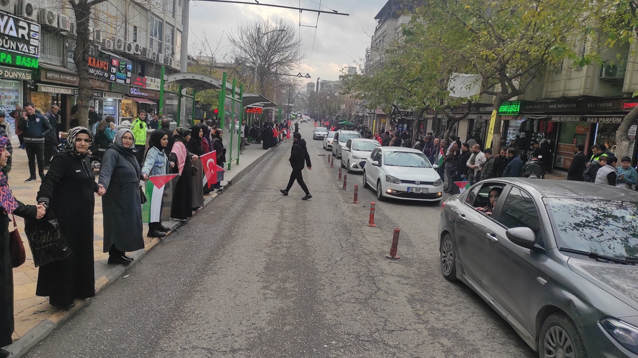 Gazze için insan zinciri oluşturuldu