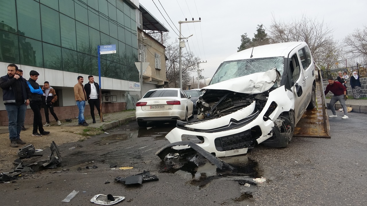 Diyarbakır’da feci kaza: Ölü ve yaralılar var…