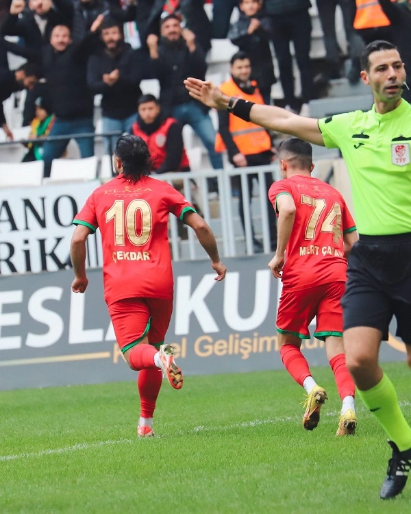 Amedspor evinde 3 puanı 3 golle aldı