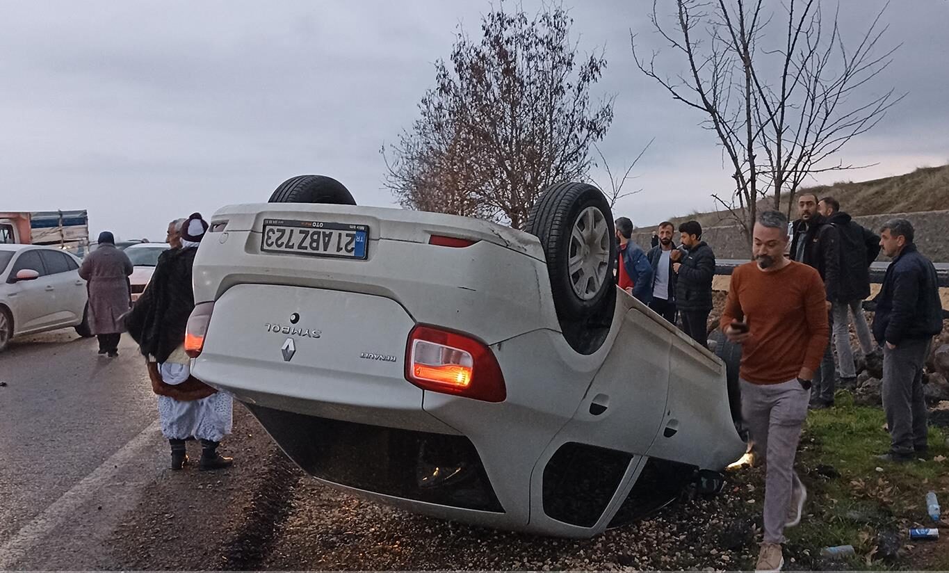 Diyarbakır'da kontrolden araç takla attı!