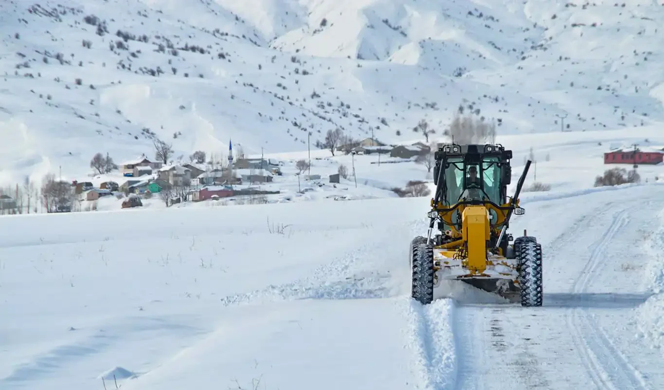 Kar yağışı nedeni ile  272 yerleşim birimine ulaşım sağlanamıyor!