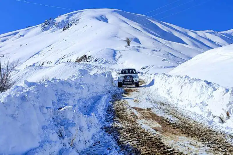 Diyarbakır'ın komşu şehrinde 110 köy yolu ulaşıma kapandı