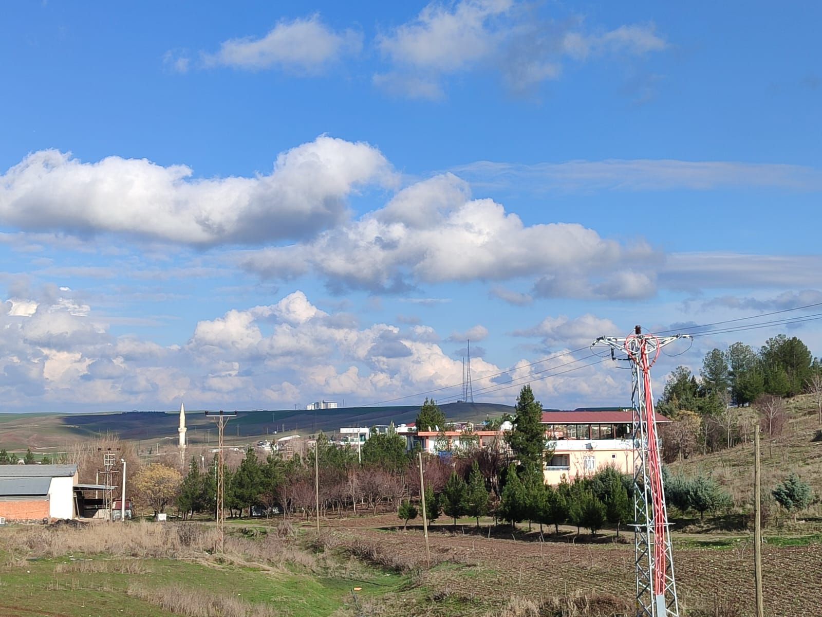 Diyarbakır Bir Gün Kar Kış Kıyamet, Bir Gün Güllük Gülistanlık!