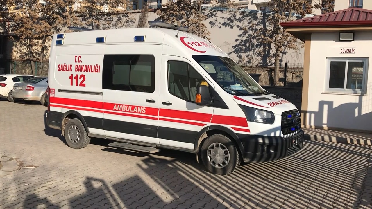 Lisede 'kız meselesinden' çıkan kavgada 1 öğrenci bıçaklandı