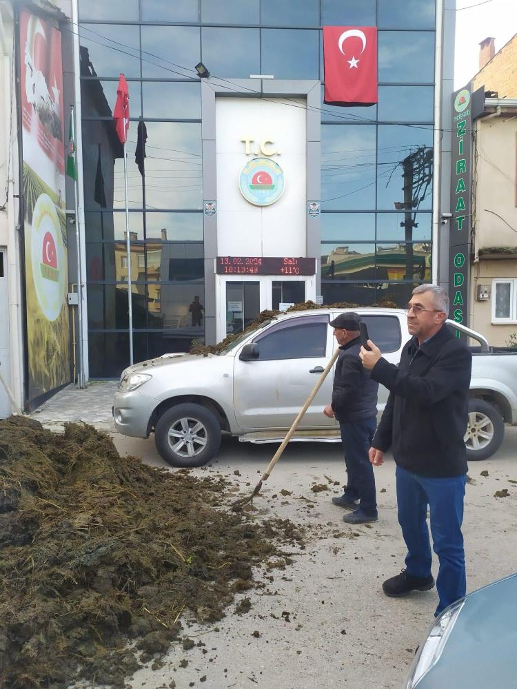 CHP'nin Belediye Başkan Adayına Dışkılı Protesto