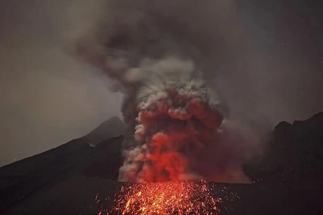 Sakurajima Yanardağı'nda Patlama