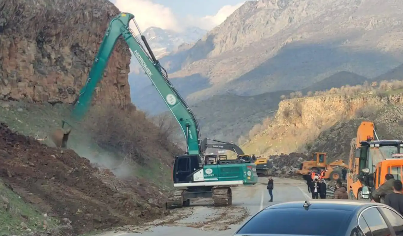 Bitlis-Diyarbakır kara yolunda heyelan