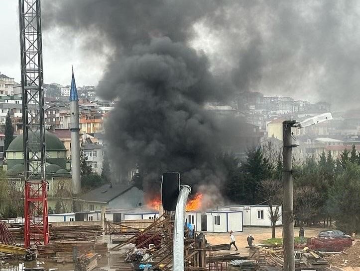 İnşaat İşçilerin Kaldığı Konteyner Alev Alev Yandı