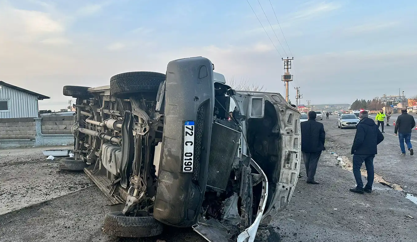 İşçi taşıyan minibüs kontrolden çıktı: 7 yaralı