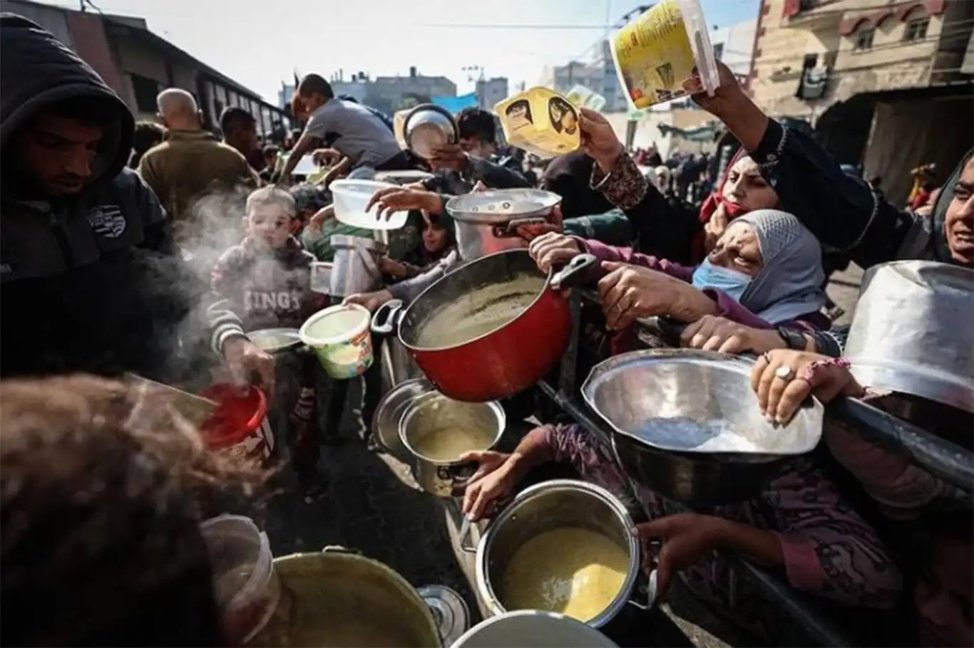 UNRWA'dan uyarı: Filistinliler kıtlığın eşiğinde!