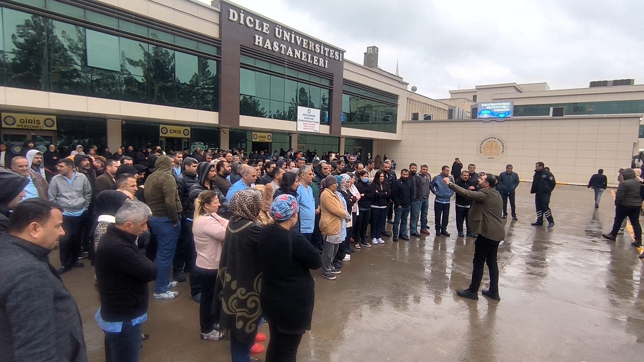 Dicle Üniversitesi işçileri taleplerini dile getirdi!