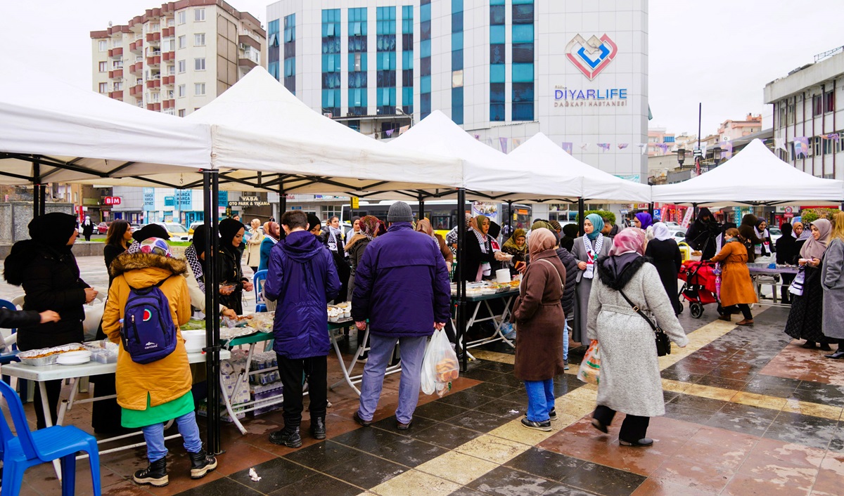 Diyarbakır’da Filistinliler için kermes