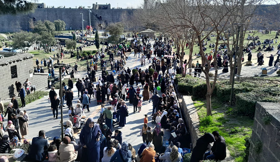 Diyarbakır’da güzel hava ve Berat Kandili yoğunluğu