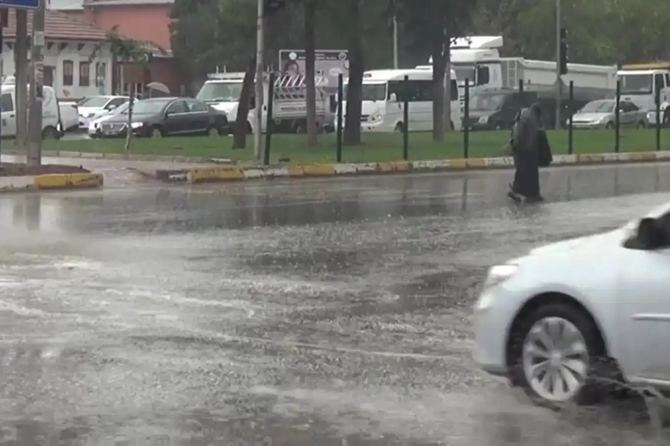 Meteoroloji'den 2 Kente "Kuvvetli" Yağış Uyarısı