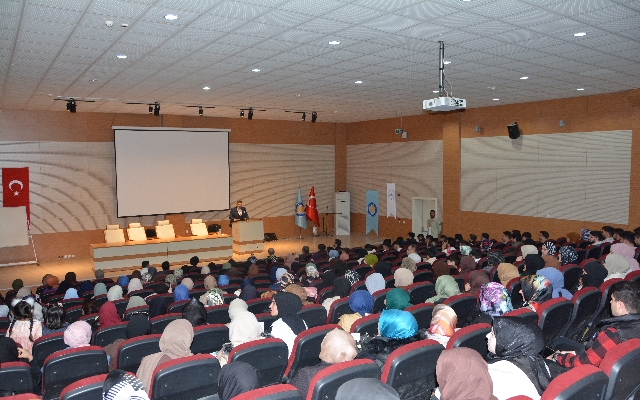 Diyarbakır’da “Tasavvuf ve medeniyet” söyleşisi düzenlendi