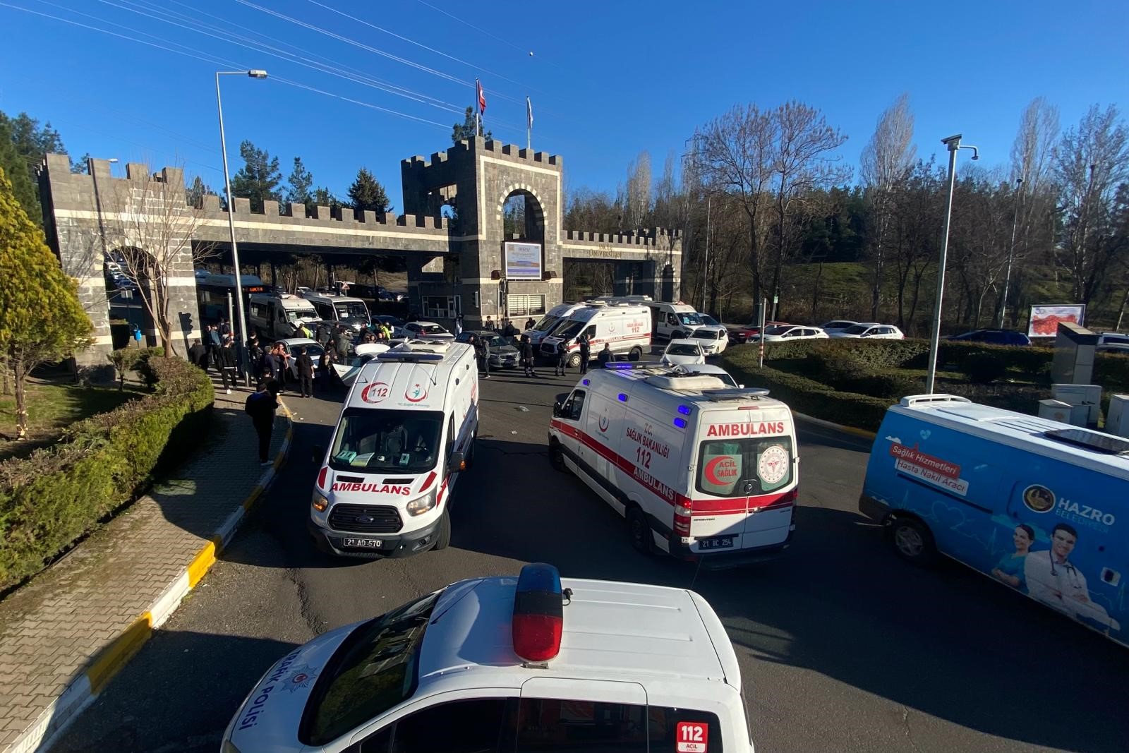 Diyarbakır’da 6 aracın birbirine girdiği zincirleme kazada 12 kişi yaralandı