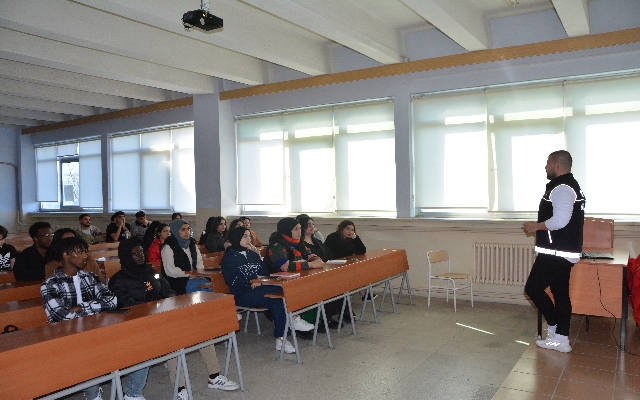 Dicle Üniversitesi öğrenci ve personeline narkotik eğitimi verildi