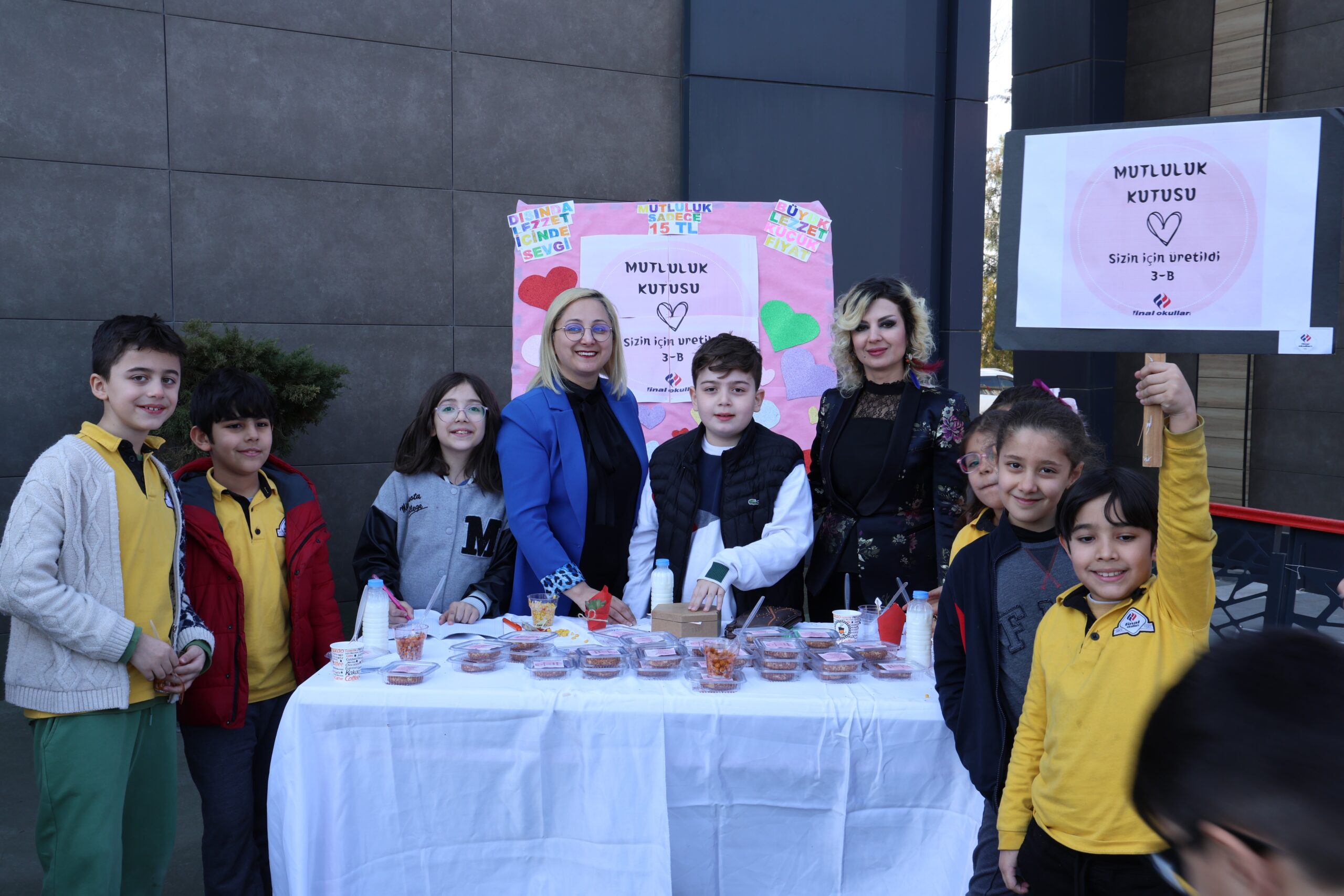 Diyarbakır’da öğrenciler ürettiklerini ‘girişimcilik’ etkinliğinde tezgahlara sundu