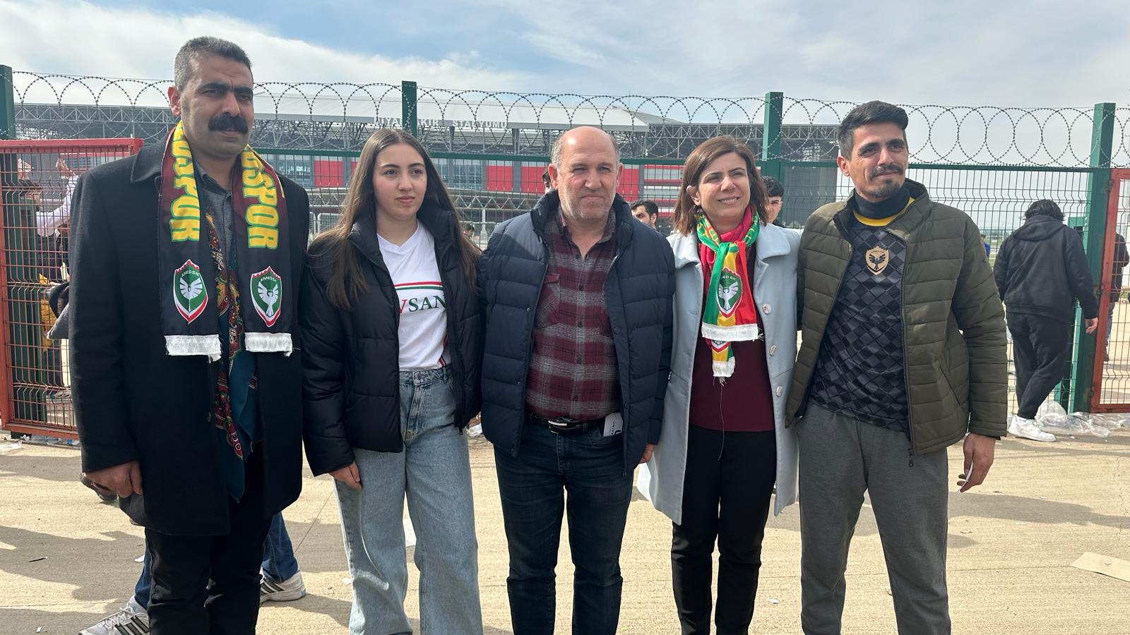 DEM Parti’nin Diyarbakır adaylarından Amedspor’a destek