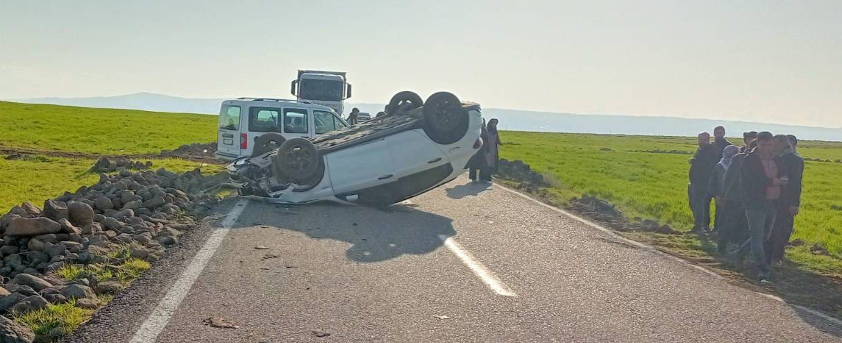 Diyarbakır'da araç takla attı: 3 yaralı