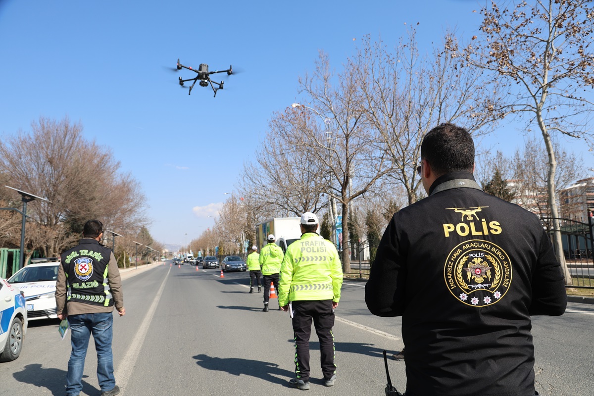 Kurallara uymayan sürücülere havadan ceza yağdı