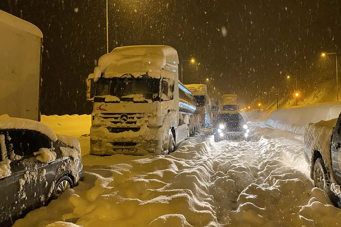 Kars'ta Yoğun Kar Yağışı Etkili Oluyor!