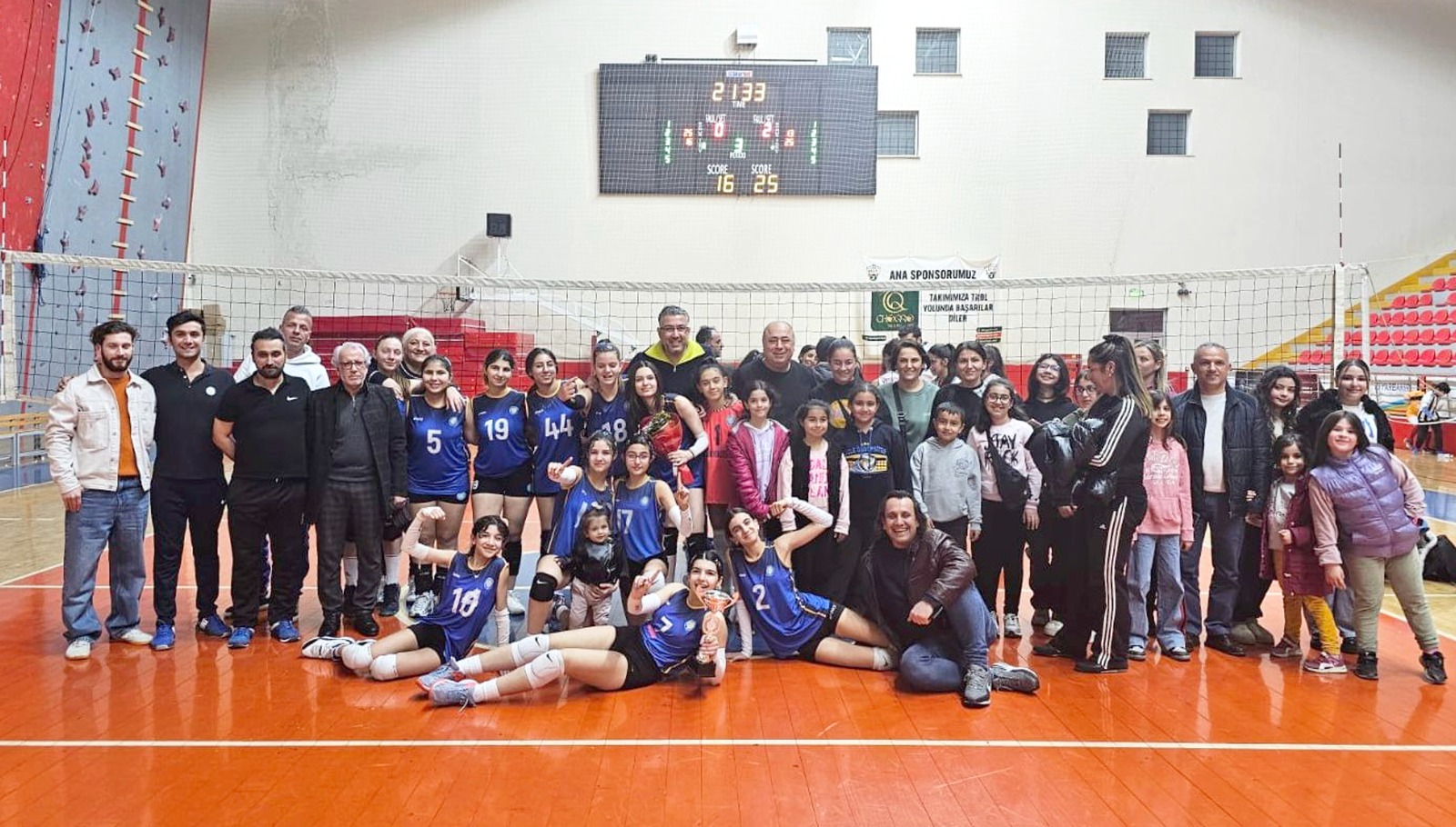 Dicle Üniversitesi küçük kızlar voleybol takımından büyük başarı