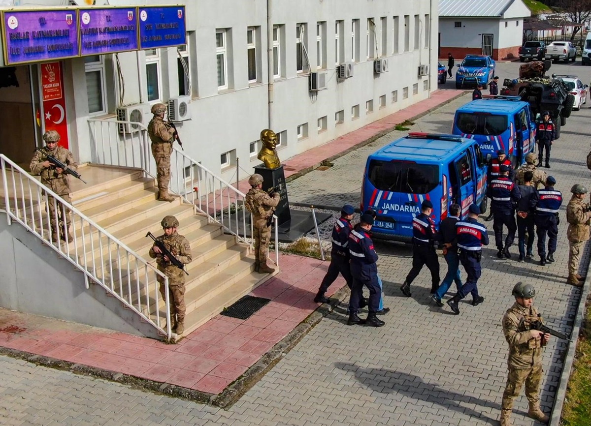 Diyarbakır’da DEAŞ’a operasyon: 3 gözaltı