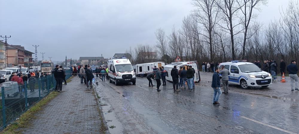 İşçi Servisleri Kaza Yaptı: 1 Ölü, 15 Yaralı