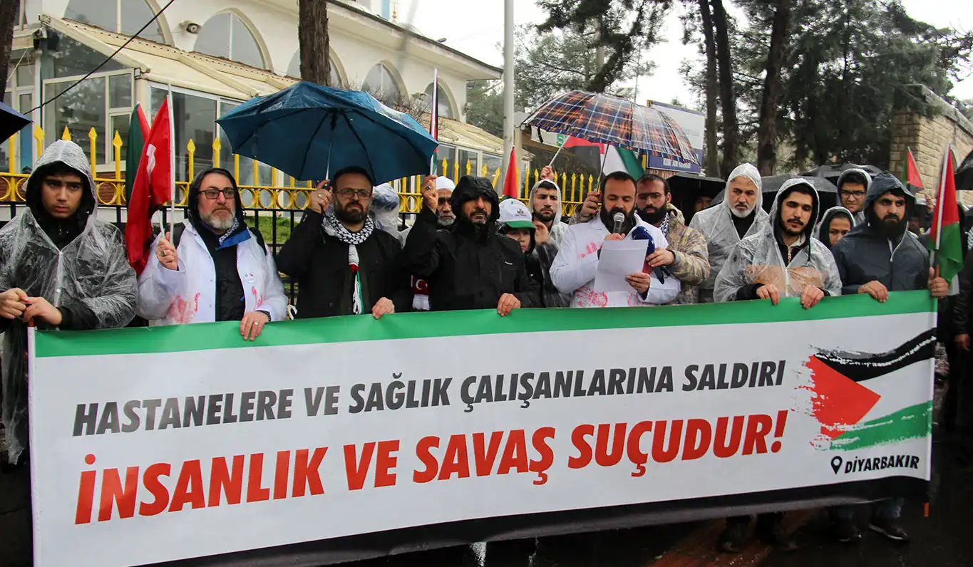 Diyarbakır'da hekimlerin sessiz yürüyüşü 17'nci haftasını geride bıraktı