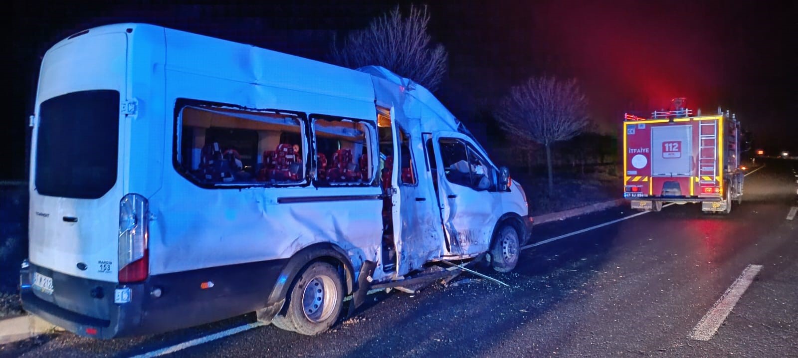 Öğrencileri taşıyan minibüs ile tır çarpıştı: 15 yaralı