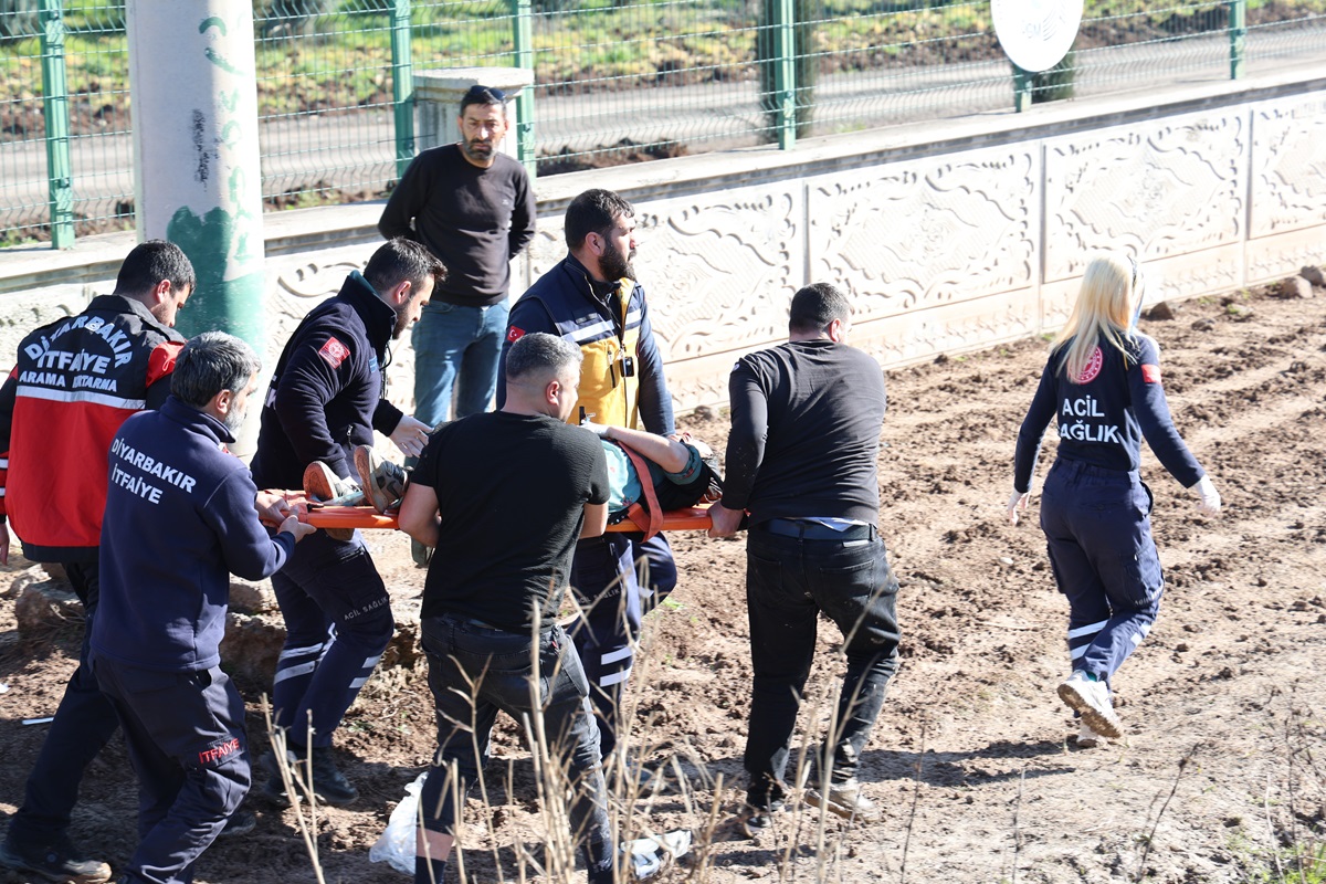 Diyarbakır’da rehabilitasyon servisi takla attı: Yaralılar var!