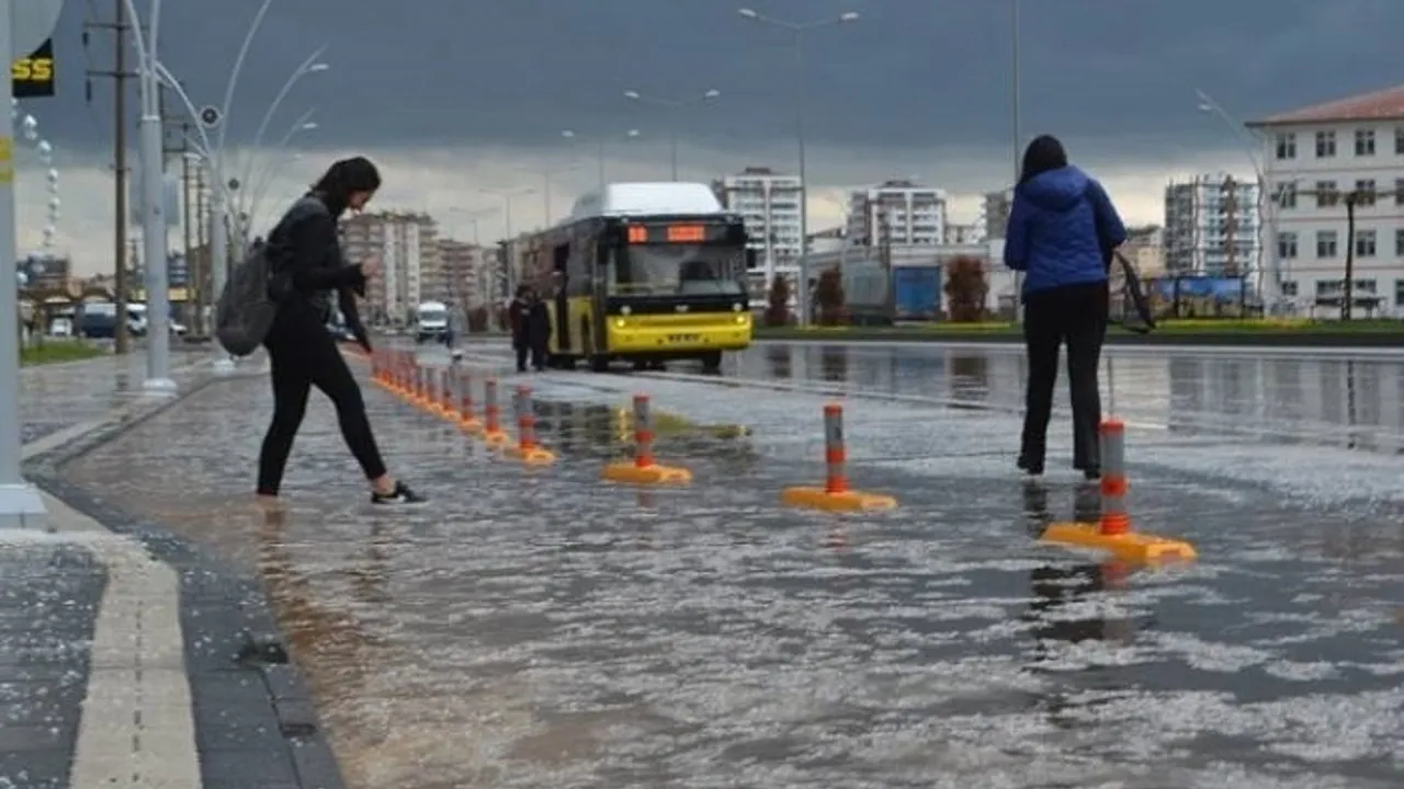 Diyarbakır’da sıcaklıklar düşecek mi? Toz taşınımı uyarısı geldi!