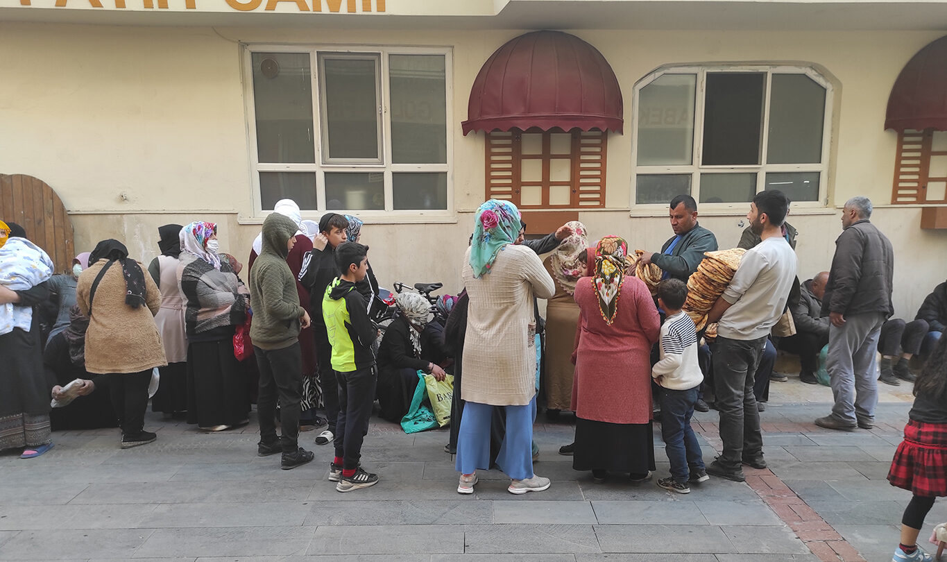 30 yıldır süren gelenek: 'Askıda Ekmek'